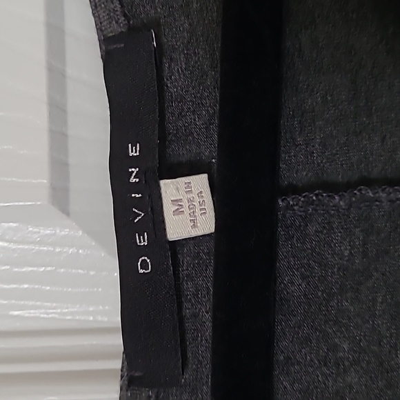 Devine Gray Tunic with pockets & handkerchief hem, medium, soft fabric, EUC - Picture 2 of 6